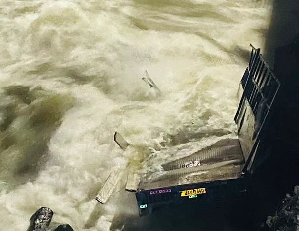 Karuma Bridge Truck Accident: Death Toll Feared to Rise to Seven After Vehicle Plunges Into River Nile